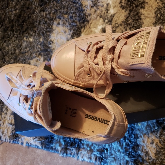 Converse - Picture 2 of 3